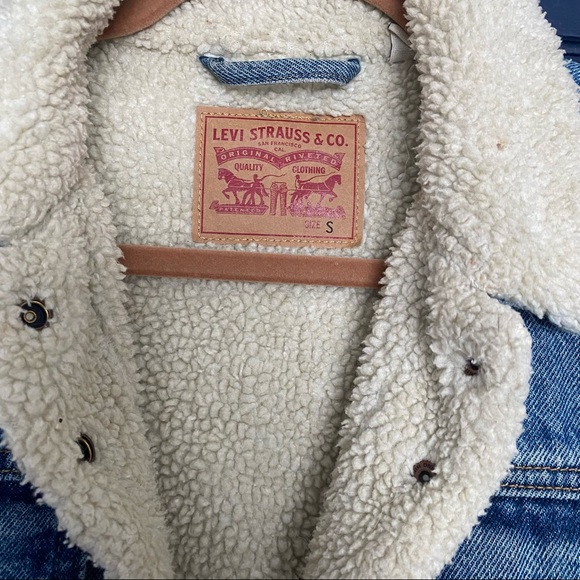 Levis Sherpa lined Jean Jacket! - Picture 3 of 4